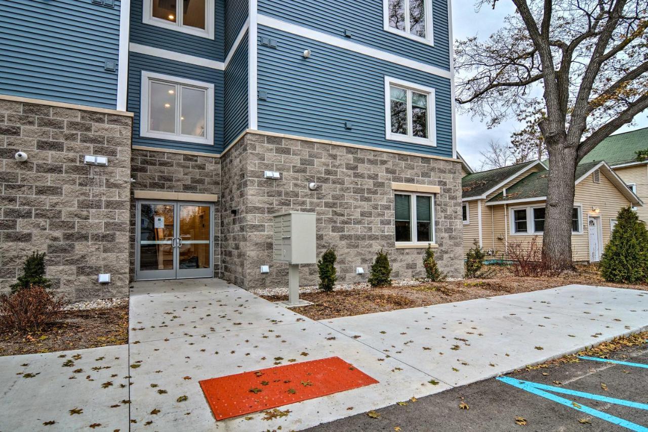 Modern Traverse City Condo About 1 Mi To Bay! Экстерьер фото
